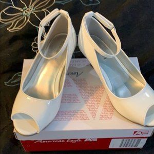 Size 5 Kids white patent leather shoes heels new american eagle